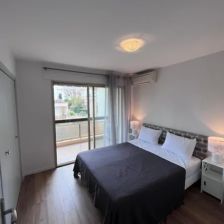 Marina Nyaraló *