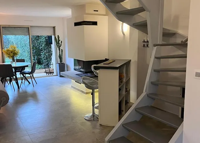 Marina Hébergement de vacances Mandelieu